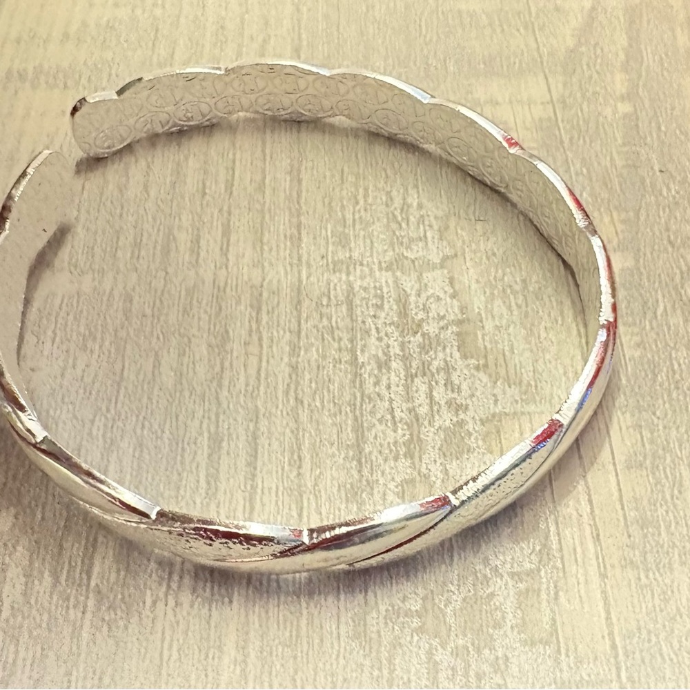 NEW  Elegant 925 Silver Bangle Bracelet